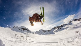 bbin全站-梅西时空激战，阿扎伦卡与篮网50分钟巅峰对决
